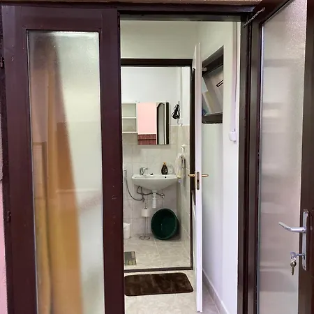 Avar Apartment *